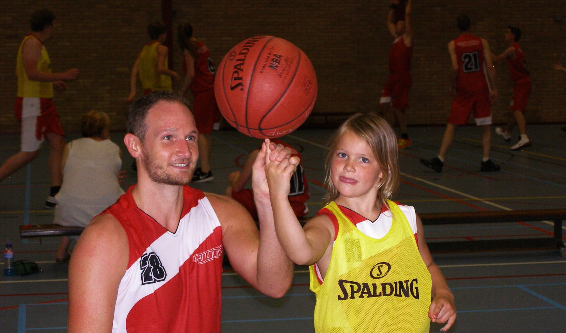 Lekker basketballen voor alle leeftijden: de teams worden gemixt en deelname is gratis. | Foto: archief