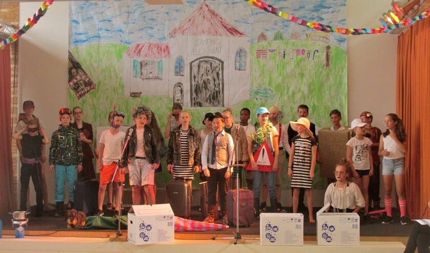 Groep 8 van Basisschool De Lichtwijzer speelde 'Bende op de camping'. | Foto PR