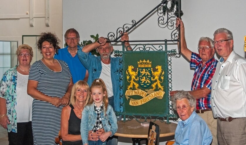 Het uithangbord en gevelbord van het voormalig Hotel-café-restaurant Sistermans.| Foto: met dank aan SvOH