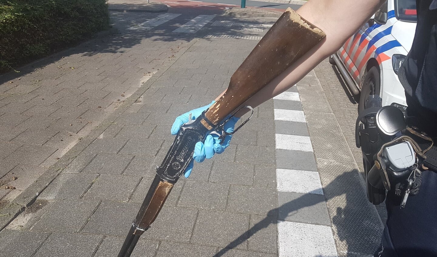 Het klappertjespistool. | Foto Politie Leiden Noord - Facebook