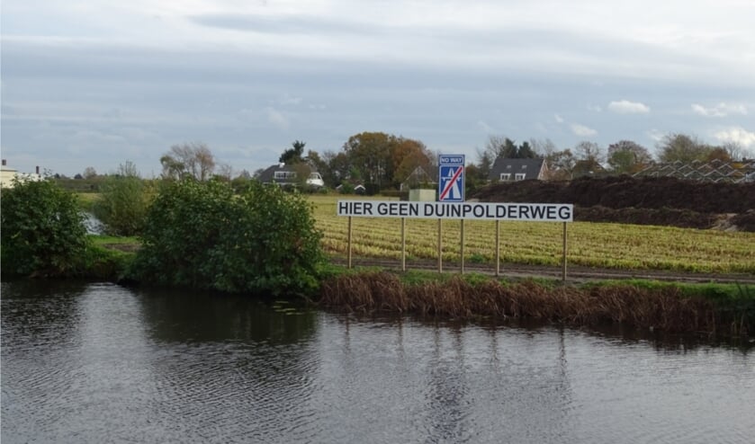 <p>Het afblazen van het project Duinpolderweg zou de reden zijn dat het beschikbare geldbedrag bijna is gehalveerd.</p>