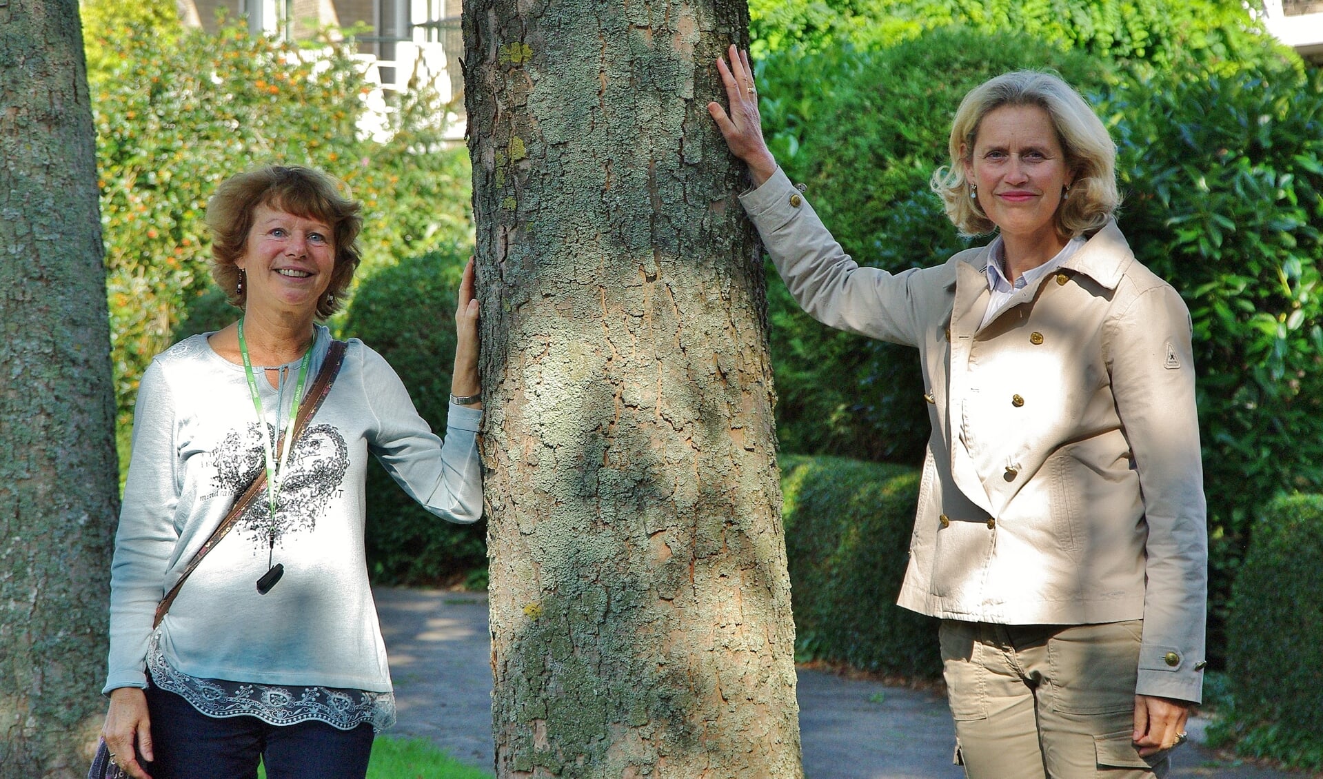 Sarah den Hollander en Klaske van der Mandele. 'Uitgangspunt moet zijn dat zoveel mogelijk bomen blijven.' | Foto Willemien Timmers