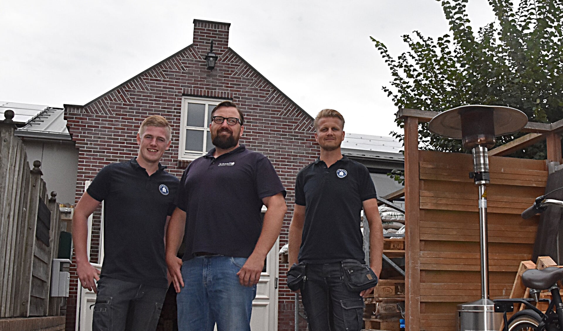 Veel kennis en kunde bij Van Schooten bouwmaterialen, v.l.n.r. Lars van der Zwet, Peter van Schooten en Stef Marijt. | Foto: Piet van Kampen