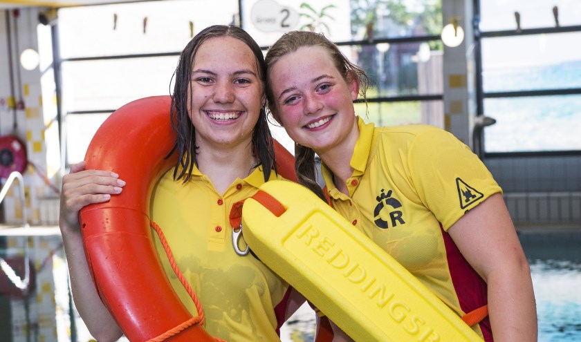 De Leiderdorpse Reddingsbrigade had nieuw lesmateriaal nodig en kreeg € 2.000 van het Wensenfonds.