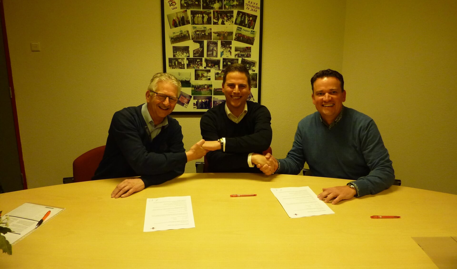 Martijn Lagendijk (m) tekent het contract voor één seizoen. | Foto: pr.