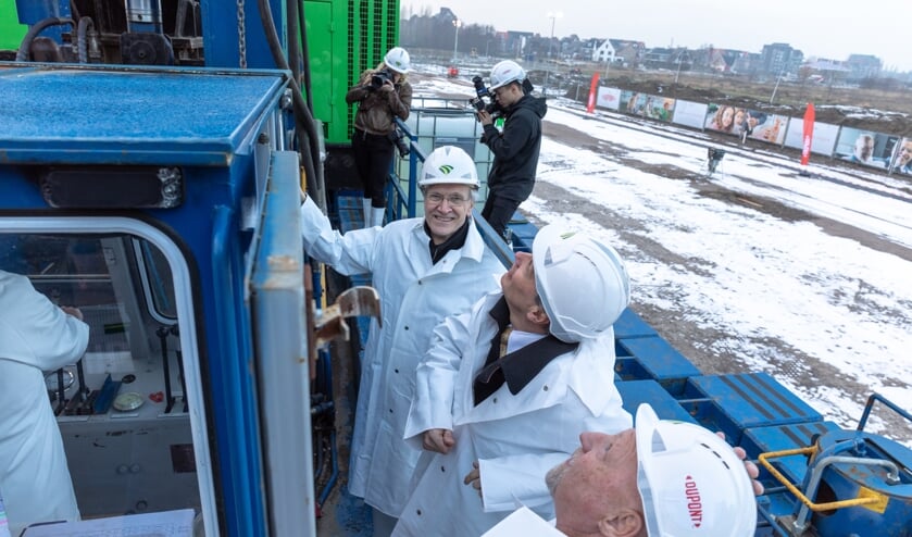 Wethouder Jan Nieuwenhuis was direct betrokken bij de 'eerste paal' voor DuPont. | Wil van Elk
