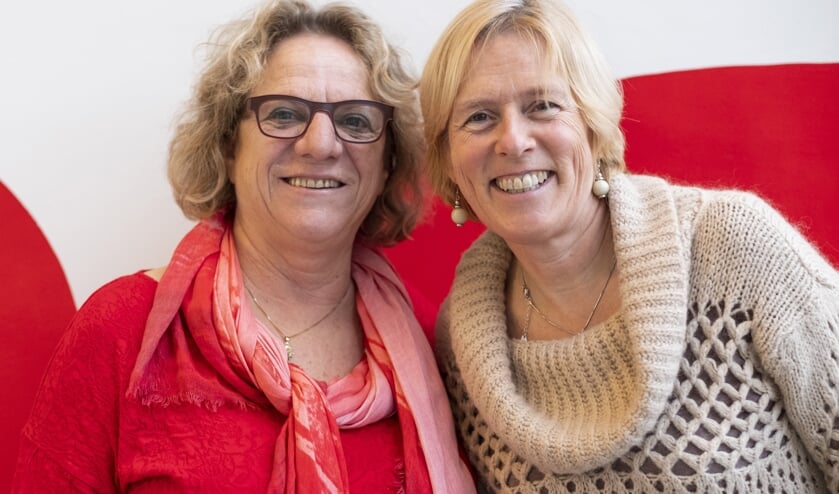 Seniorencoaches Ella Koning (rechts) en Gwendolyn van der Ven.   