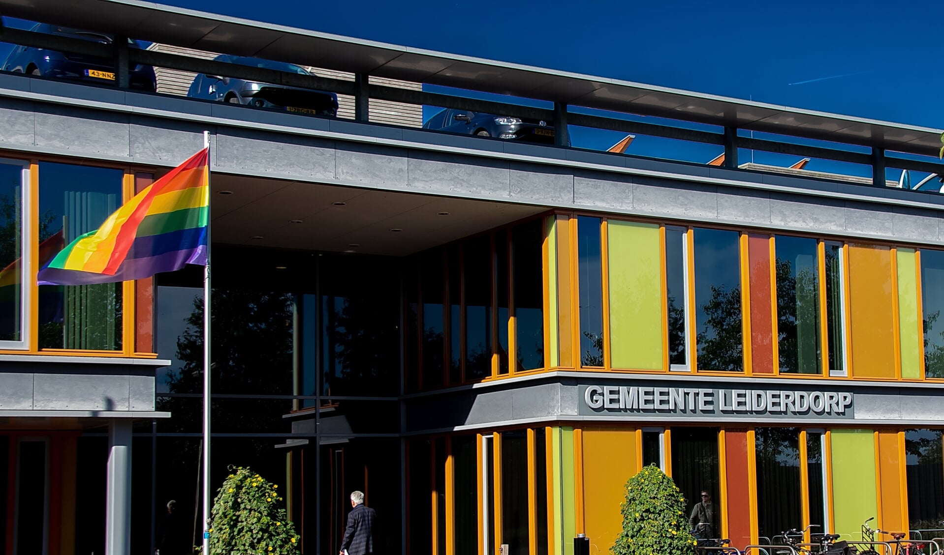 Ook op Coming Out Day, 11 oktober, wapperde de regenboogvlag bij het Leiderdorpse gemeentehuis. 