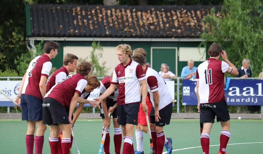 De spelers van LOHC Heren 1 tijdens een eerdere wedstrijd. |