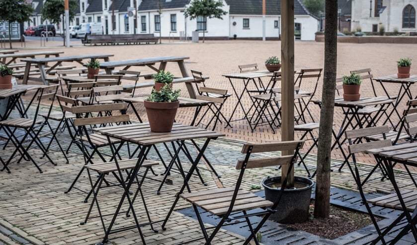De terassen in de Princestraat en op het Andreasplein mogen een maand eerder en een maand langer open. | Foto: Adrie van Duijvenvoorde
