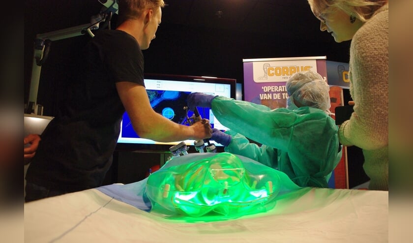 In de operatie 'Dokter Bibber Navigeert' werd gebruik gemaakt van de nieuwste Virtual en Augmented techniek. | Foto Willemien Timmers