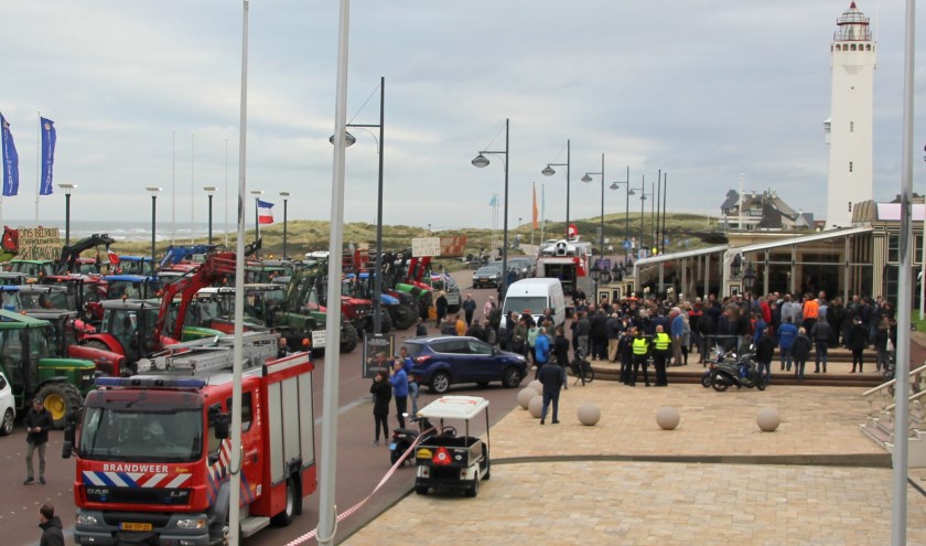 Een stoet van protesterende boeren trok naar de KW Boulevard voor protest in Business Class. | Foto: WS