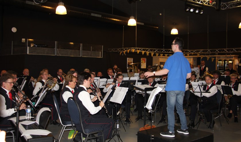 Vier gastdirigenten dirigeerden het orkest. | Foto: PR