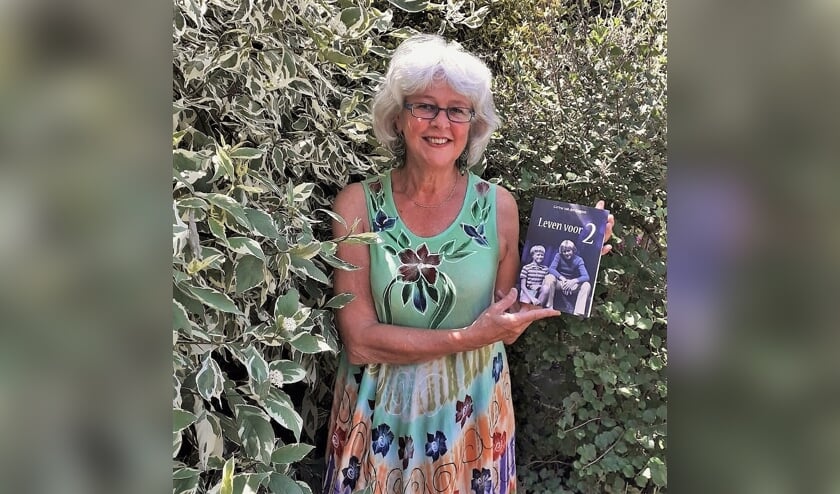 Van der Gugten hoopt dat men herkenning, troost en liefde vindt in het boek.