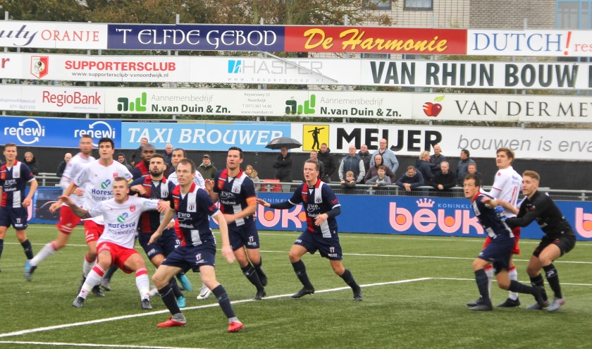 De Noordwijkse spitsen zagen geen kans de overmacht van verdedigers het echt moeilijk te maken. | Foto: WS