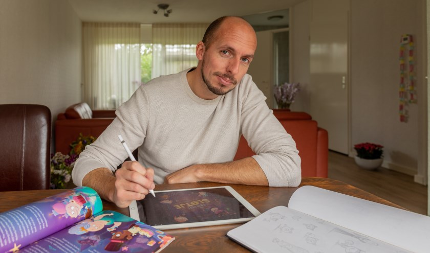 Illustrator Henk van der Gugten schetst eerst op papier en tekent dan op de iPad.