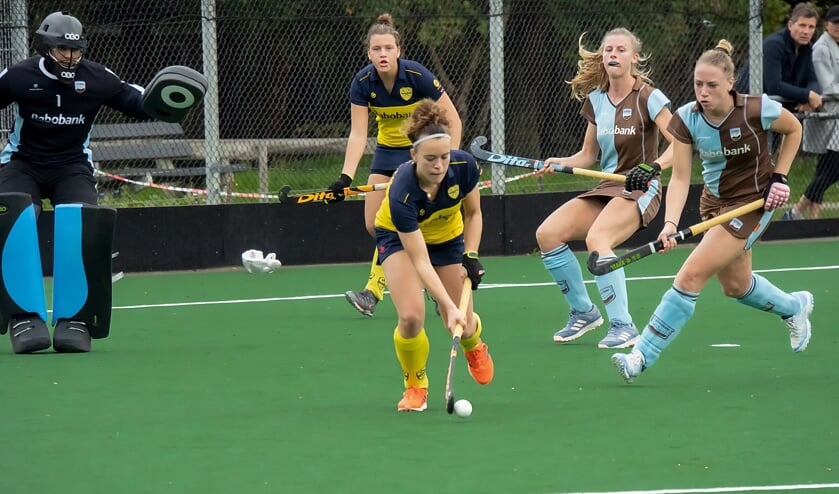 Maxine van der Meer voor Alecto aan de bal.