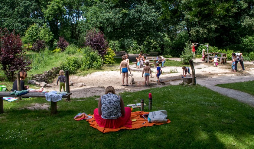 De natuurspeeltuin in de zomer van 2016. Dit jaar was het beduidend minder druk.