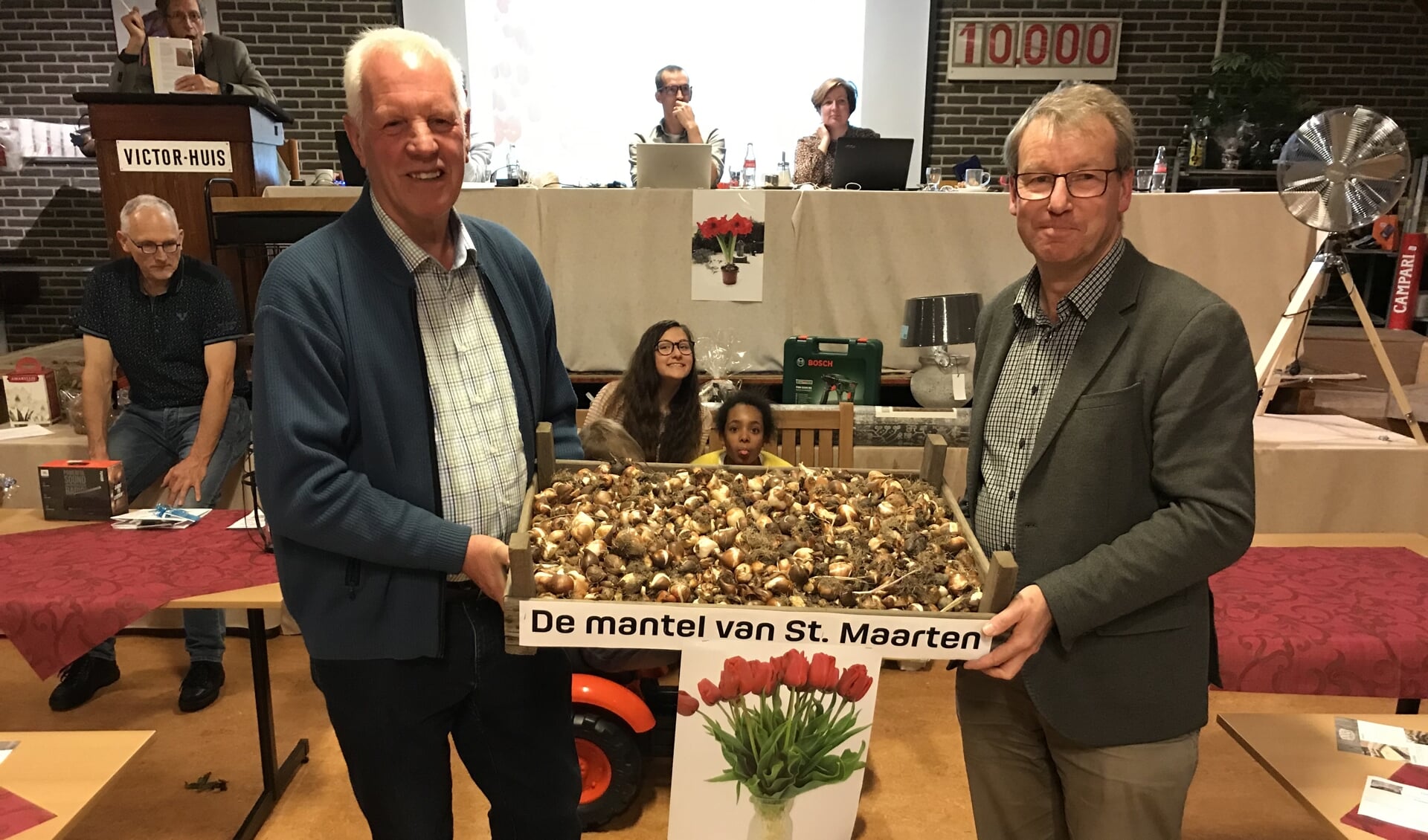 Aad van Ruiten en pastoor Martien Straathof. | Foto: pr