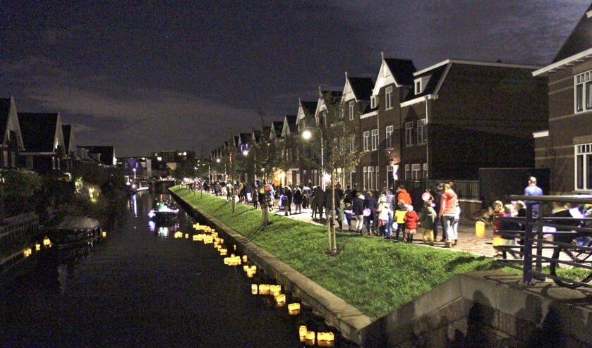 Als verrassing hadden de bewoners van de huizen die langs de route lagen hun best gedaan om een steentje aan het lichtfestijn bij te dragen.