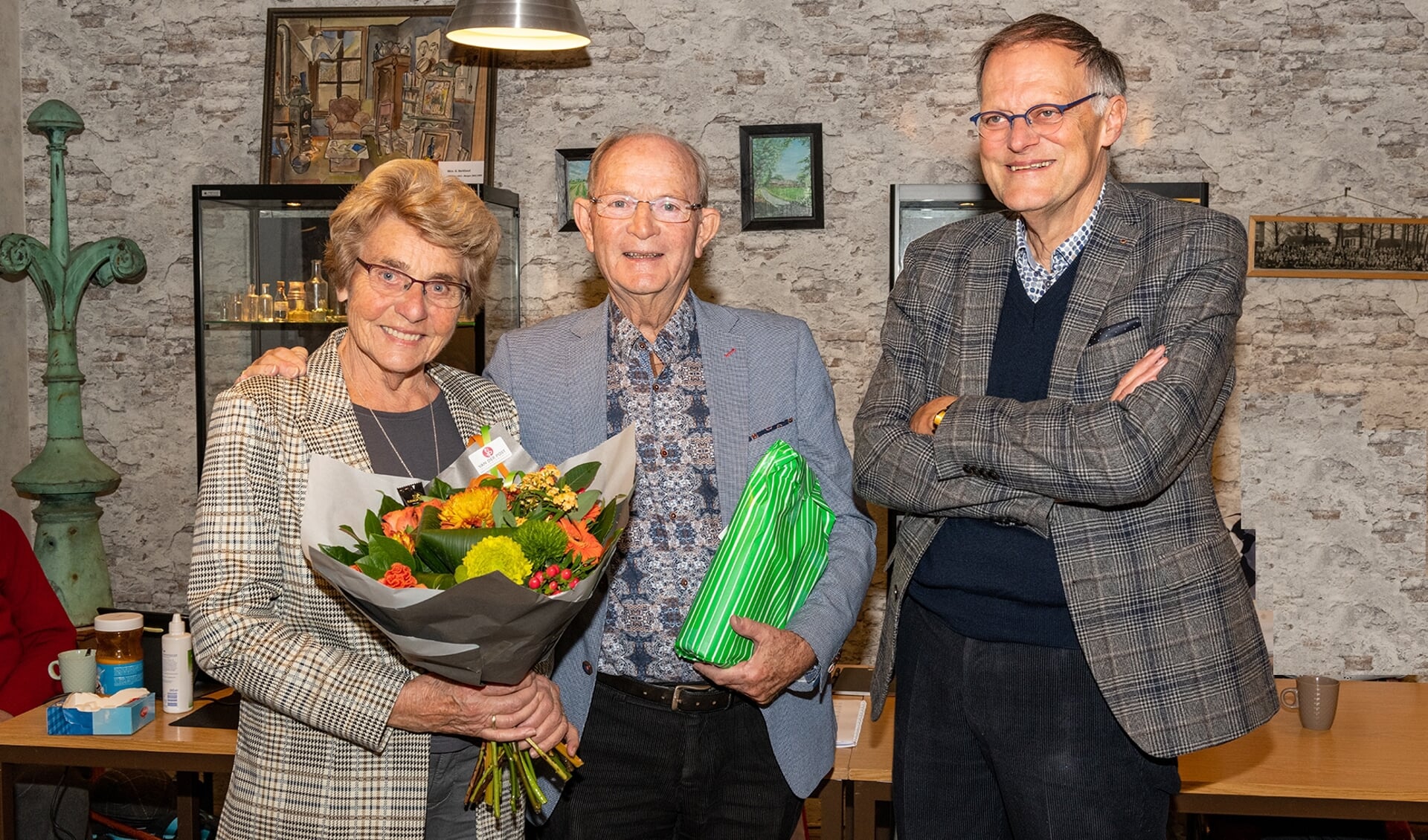 Bert Kunne zijn vrouw Aad, was alle 27 jaar gastvrouw bij bijeenkomsten van de SVvOH. | Foto: Harry Prins, tekst Jacolien vd Valk