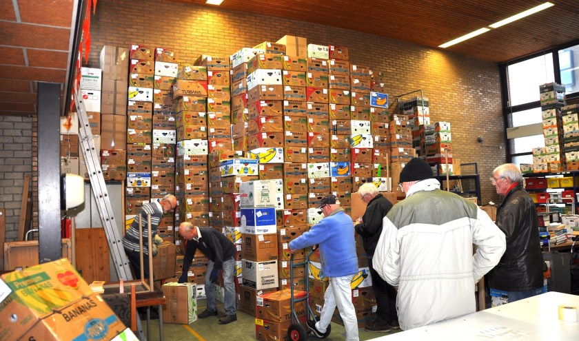 Een torenhoge stapel dozen. En dat was nog niet alles. | Foto: Henk Maat
