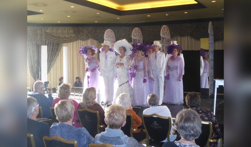 Mantelzorgers konden genieten van My Fair Lady, gespeeld door Theaterschool Teylingen. | Foto: Ina Verblaauw