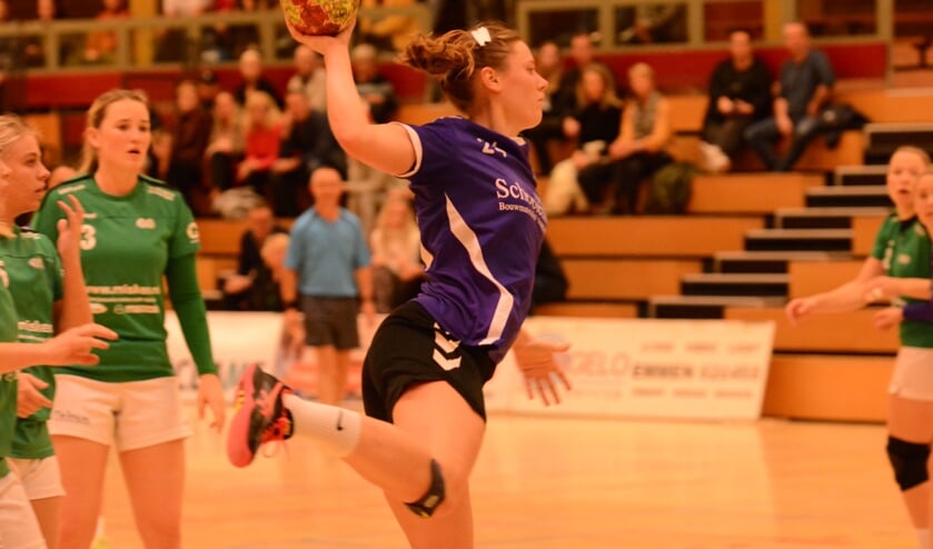 Manon Morien valt aan en rond af met een doelpunt. | Foto: PR