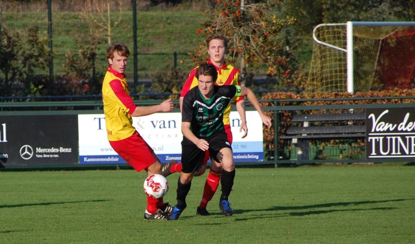 Koen van der Linden en Bren Zonneveld hebben het nakijken. | Foto: Trudy van den Berg.
