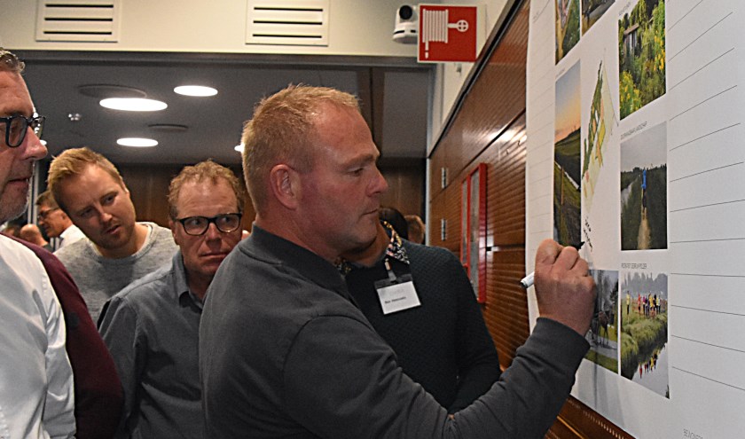 Veel belanghebbenden en omwonenden van de Mient/Kooltuin kwamen naar de bijeenkomt in het gemeentehuis. | Foto: Piet van Kampen