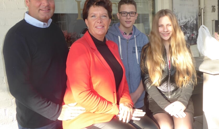 Van links naar rechts: Prins Altera Vita, Prinses Pecunia, jeugdprins Fudge en jeugdprinses Noga. | Foto: Ina Verblaauw