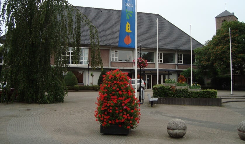 In het gemeentehuis spraken diverse belanghebbenden in tijdens een commissievergadering waarin de huisvesting van arbeidsmigranten werd besproken.