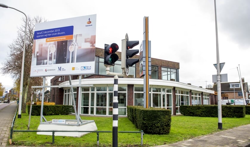 De Rabobank aan de Valkenburgseweg gaat komende maandag open. Inzet: Mikel de Jong. | Foto's: pr
