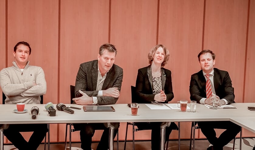 Fractievoorzitters Bart Hoenen (VVD), Jeroen Hendriks (D66), Mirjam van der Stelt (CDA) en Geert Schipaanboord (ChristenUnie-SGP).
