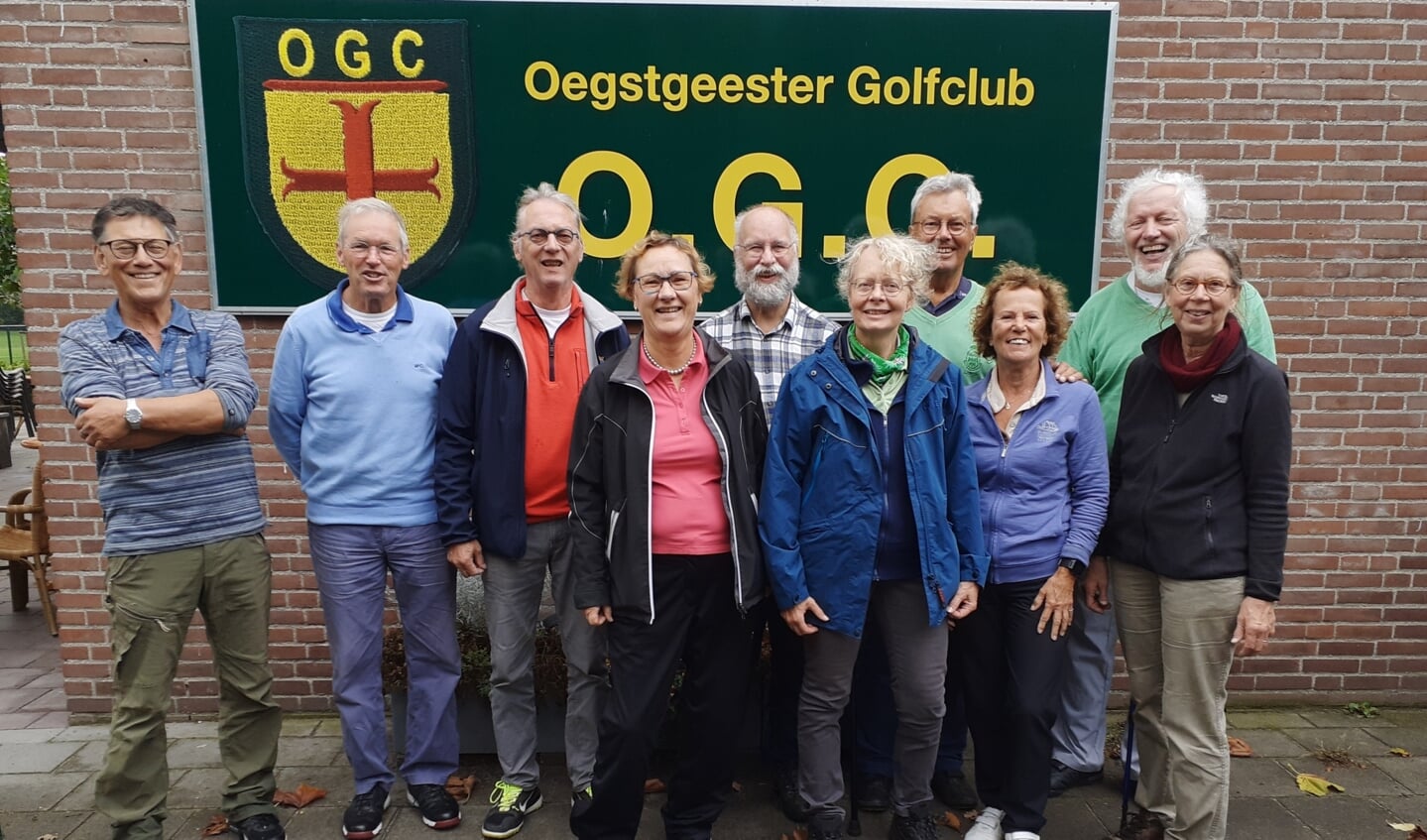 De delegatie uit Liemeer bij de Oegstgeester Golfclub op bezoek.