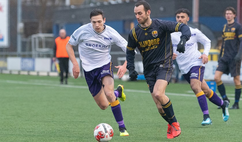FC Oegstgeest, met hier Mario Gianfiglio, speelde een teleurstellende wedstrijd.
