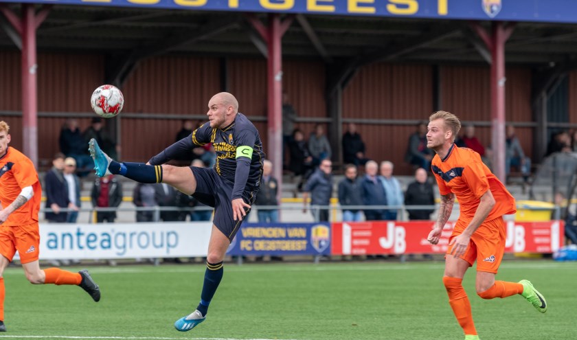 Bob den Hollander, één van de uitblinkers (hattrick) tijdens de wedstrijd tegen Blauw Zwart.