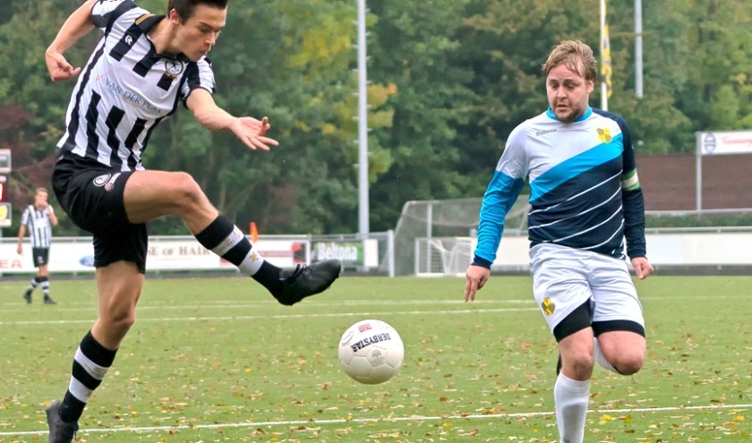De watervlugge Lucas Coopmans werd al voor rust door trainer Wolf ingezet. | Foto: J. Oskam
