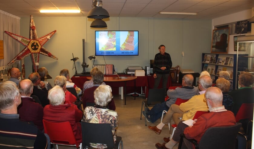 Harrie Salman geeft een presentatie in het kenniscentrum. | Foto: pr.