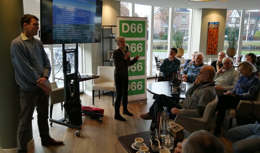 Paul van der Kooy en Eveline Botter geven een presentatie over Bollenstreek Duurzaam.