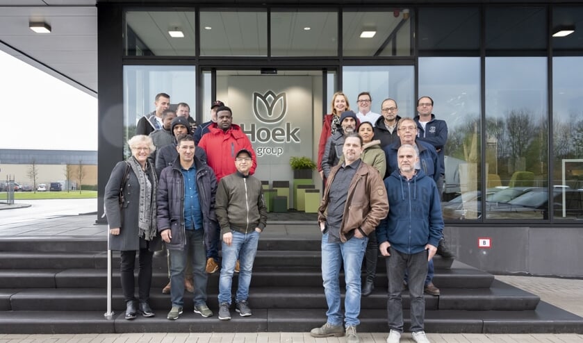 Deelnemers op jobsafari bij Hoek Flowers in Rijnsburg.