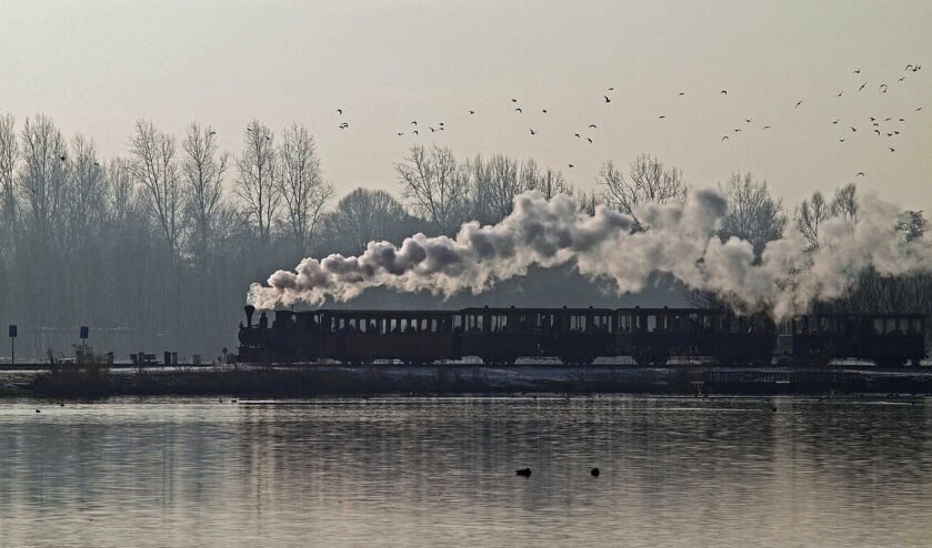 Maak een winterse rit met een stoomtrein rond het Valkenburgse meer.