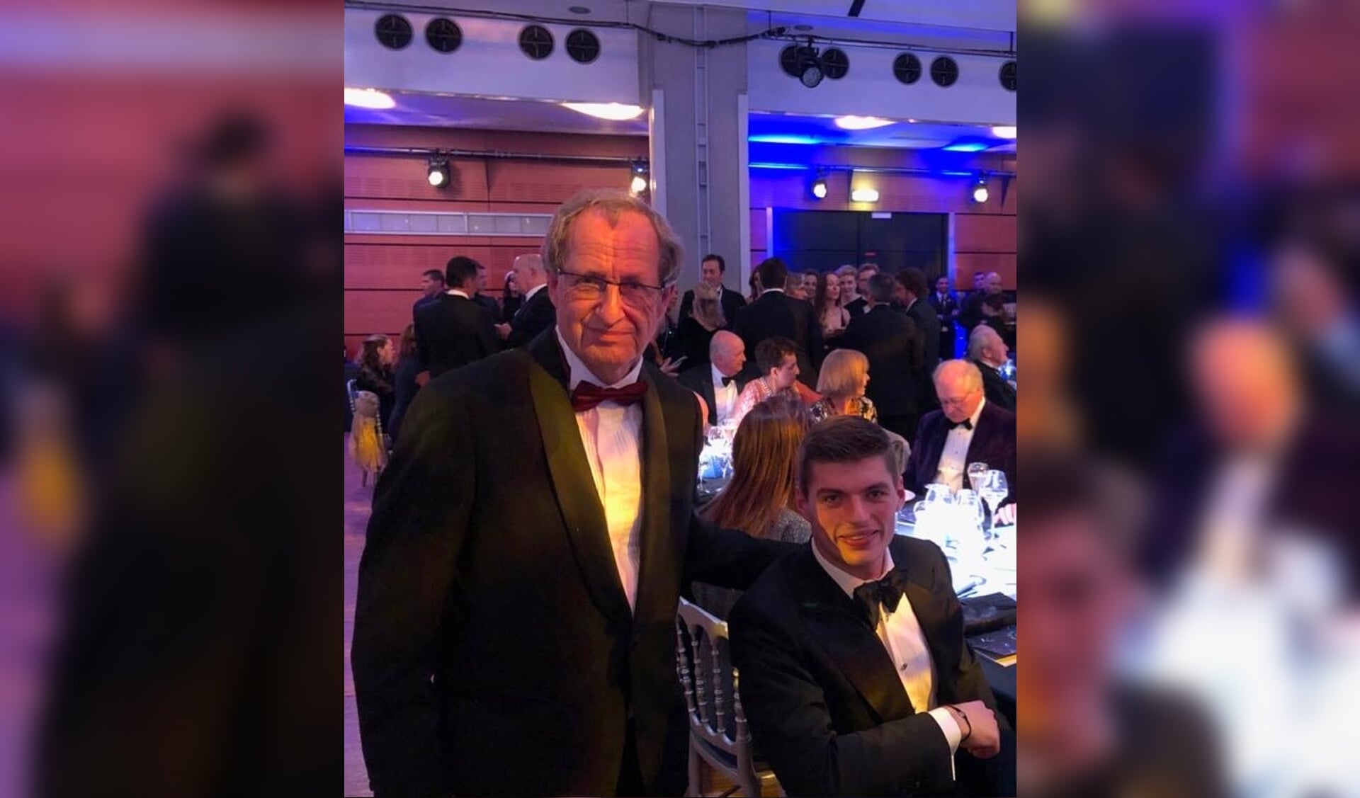 Intussen is Bresters (l.) al veel op stap. In Parijs, tijdens de gala-avond van de FIA (waarmee de FIVA samenwerkt) ontmoette hij Max Verstappen.