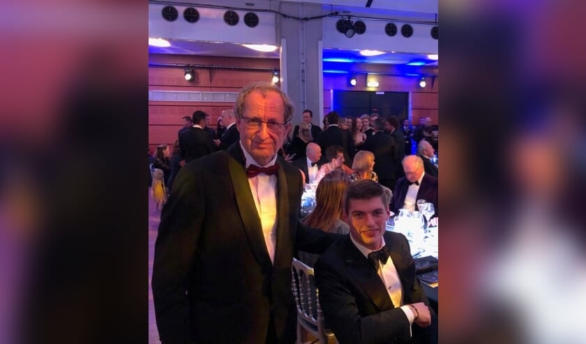 Intussen is Bresters (l.) al veel op stap. In Parijs, tijdens de gala-avond van de FIA (waarmee de FIVA samenwerkt) ontmoette hij Max Verstappen.