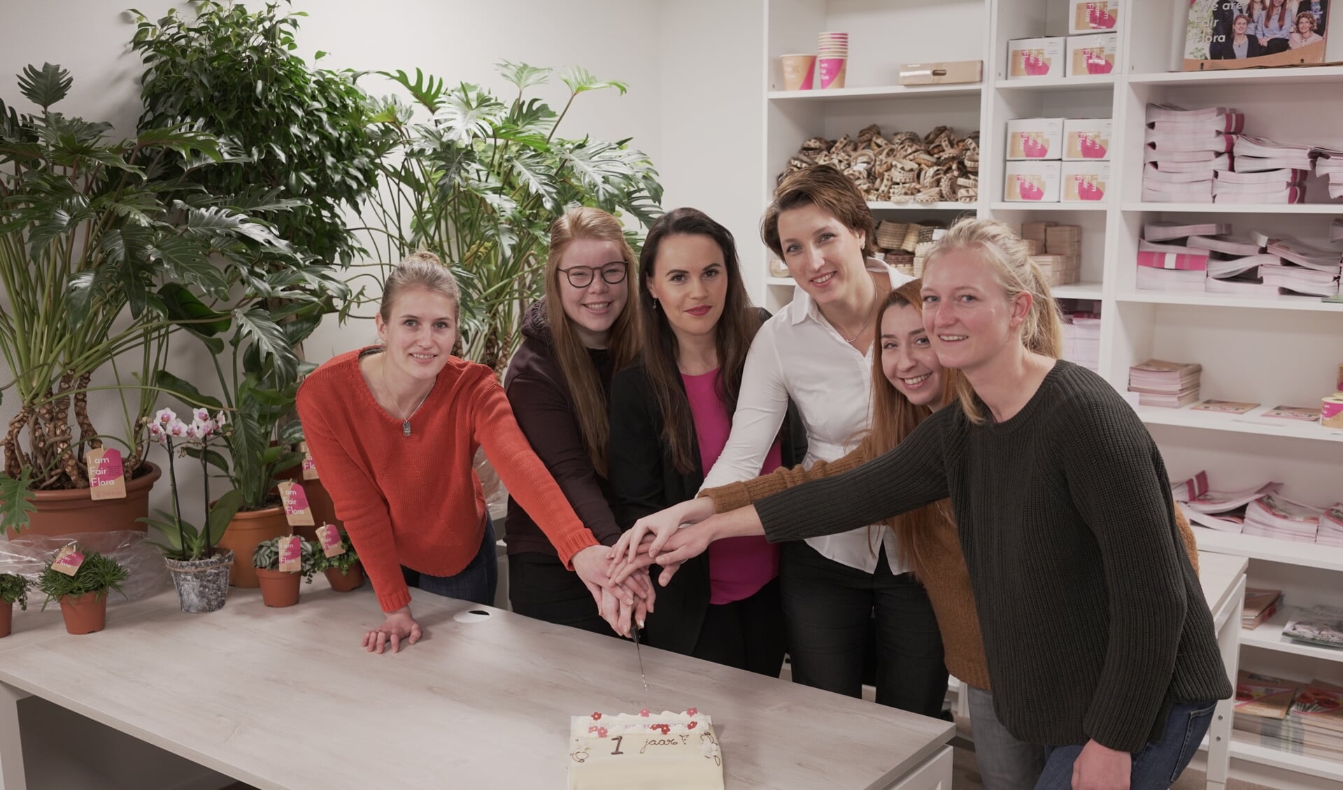 Het team van Fair Flora, v.l.n.r. Marloes Fröling, Martine Reijm, Marina Kiur, Karolien Tesselaar, Lisa Sokol en Hanneke Ubink. 