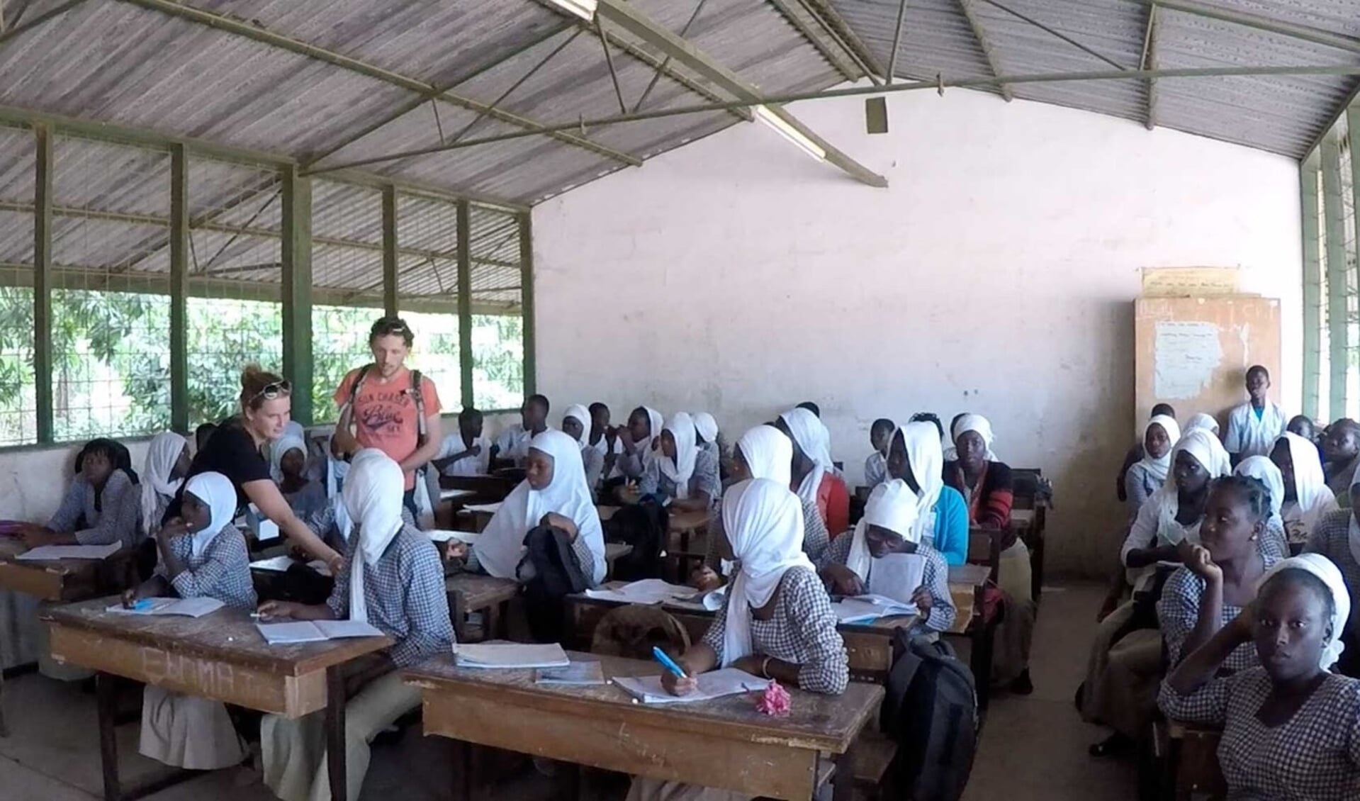 Door de actie kunnen kinderen in Gambia naar school.