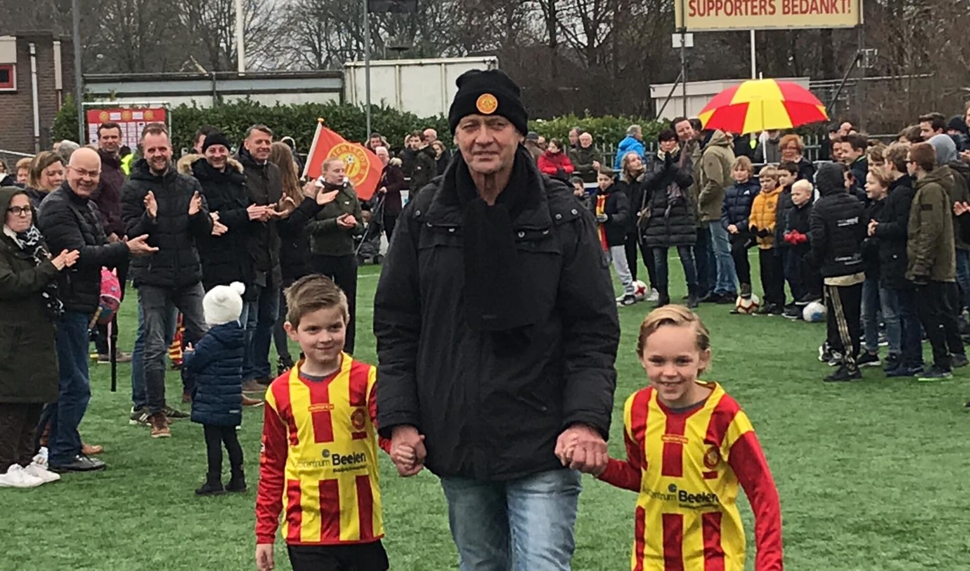 Jaap Schaap loopt met de Ukken op tijdens Ter Leede-Rijnvogels. | Foto: pr.