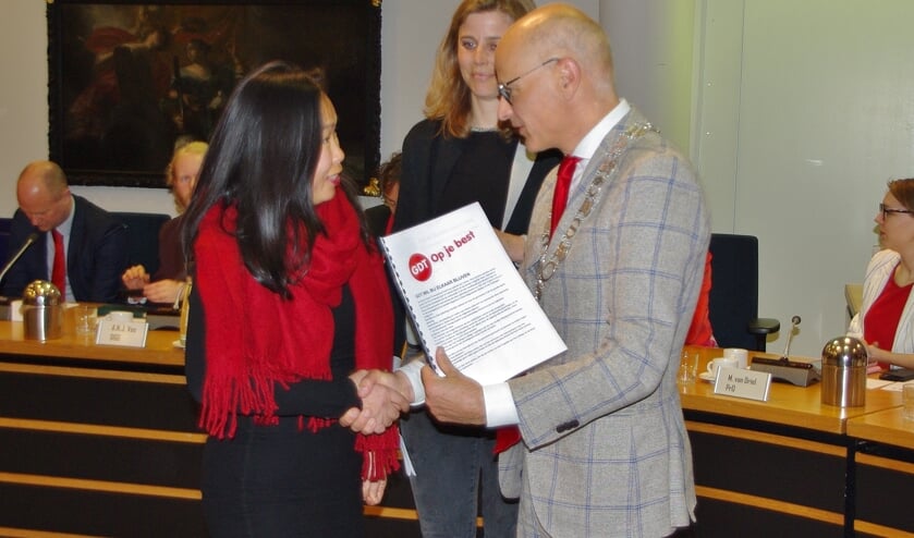 'Het gaat om sociale veiligheid en de onbezorgde schooltijd van de leerlingen', aldus de ouders bij de overhandiging van de petitie aan burgemeester Emile Jaensch.