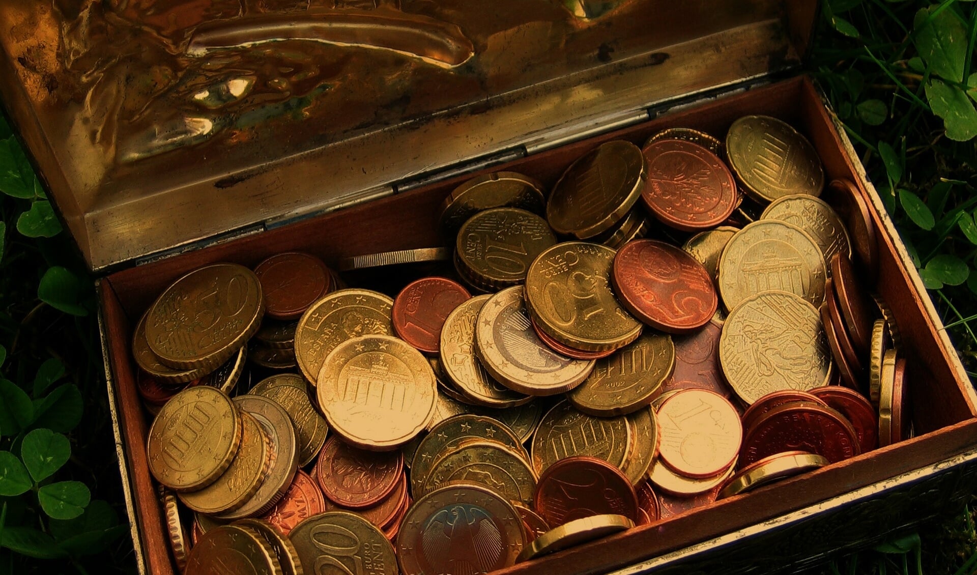 Welke schatten heeft iemand nog thuis liggen? Een bijzondere euromunt uit Vaticaanstad bijvoorbeeld. Dat soort munten kom je tegen op een muntenbeurs.