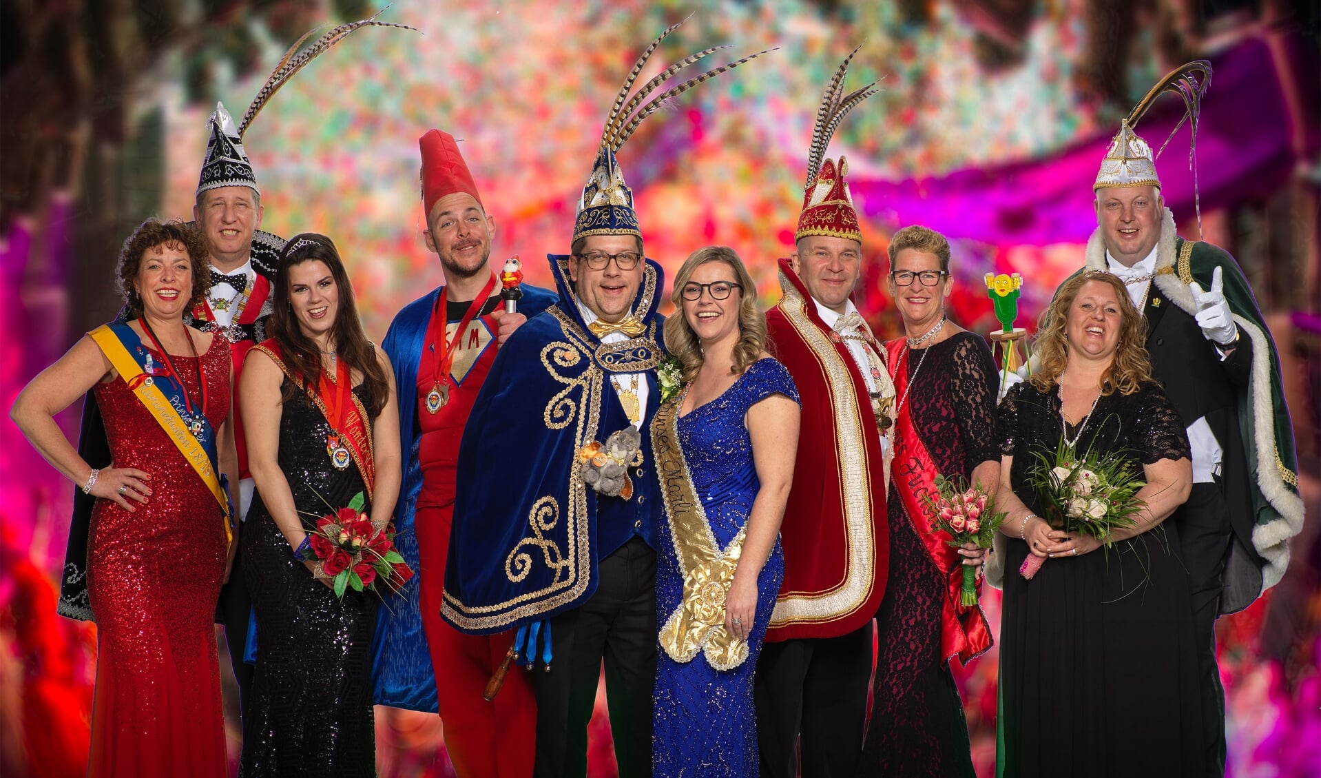 Groepsfoto van alle prinsenparen van de nieuwe gemeente Noordwijk. | Foto: Steven Bemelman.